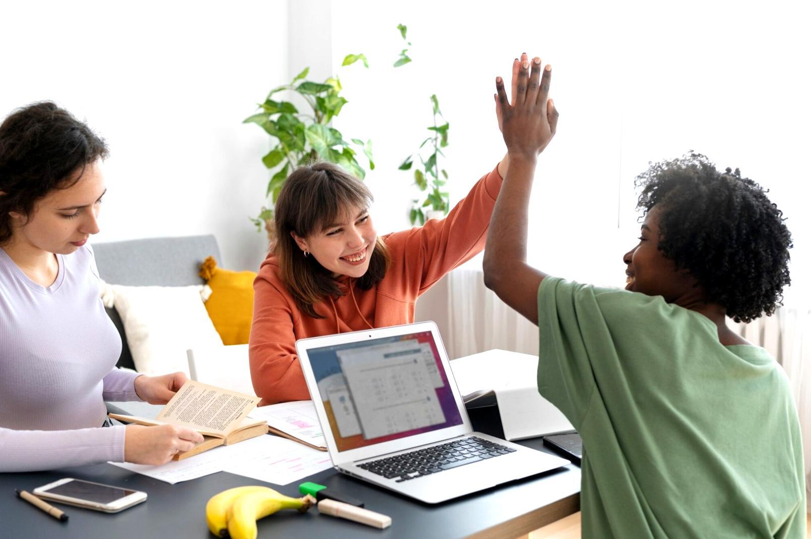 Analyse financière en action avec documents et outils de gestion